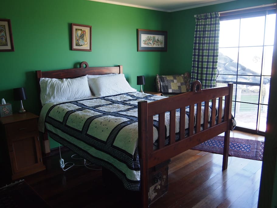 Guest bedroom
