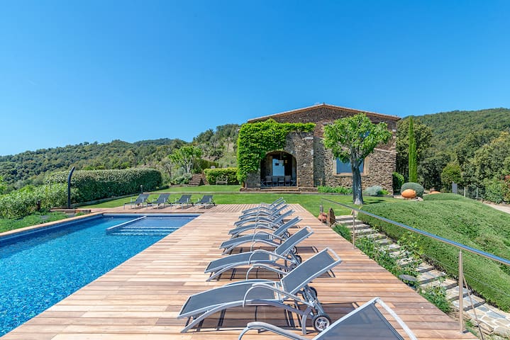 Gorgeous Catalan Villa with stunning views gallery image 3