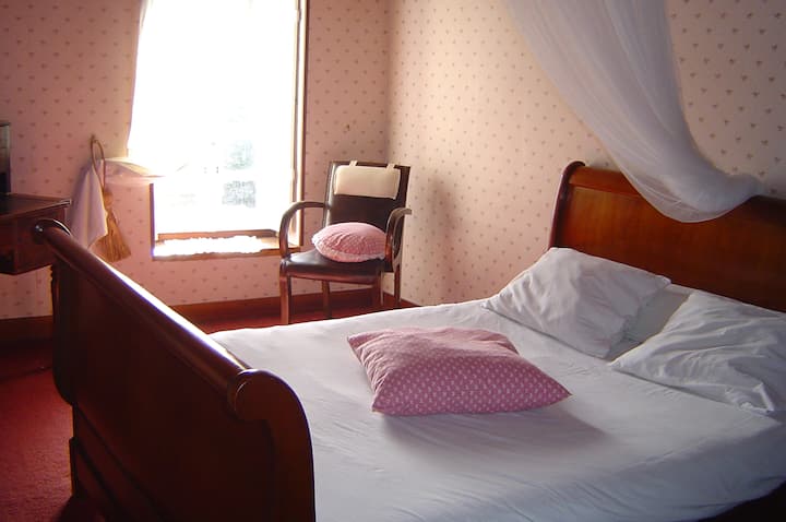 140 rulonluq çarpayısı olan yataq otağı