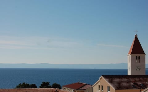 Sea view apt/Spacious/3 min walk to the beach!2026