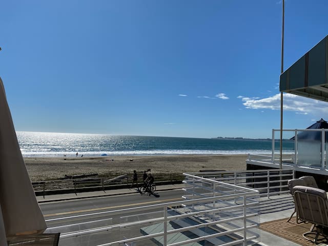 Beach Front Family Getaway in Aptos 327