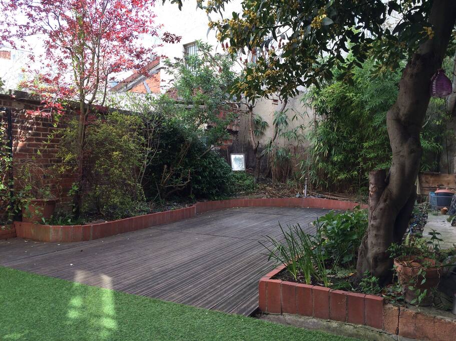 La terrasse, possibilité de manger dehors