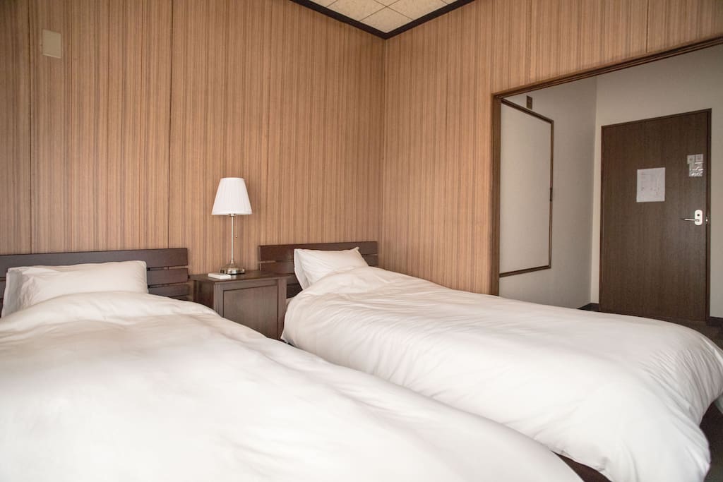 洋室ツイン
Western-style room(1-2 person)
