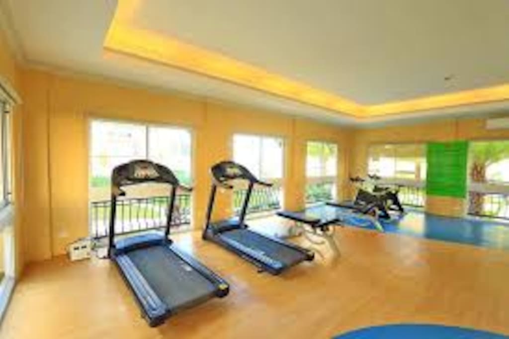 aircon gym,heavy duty treadmills,which u can use
if u book at my place