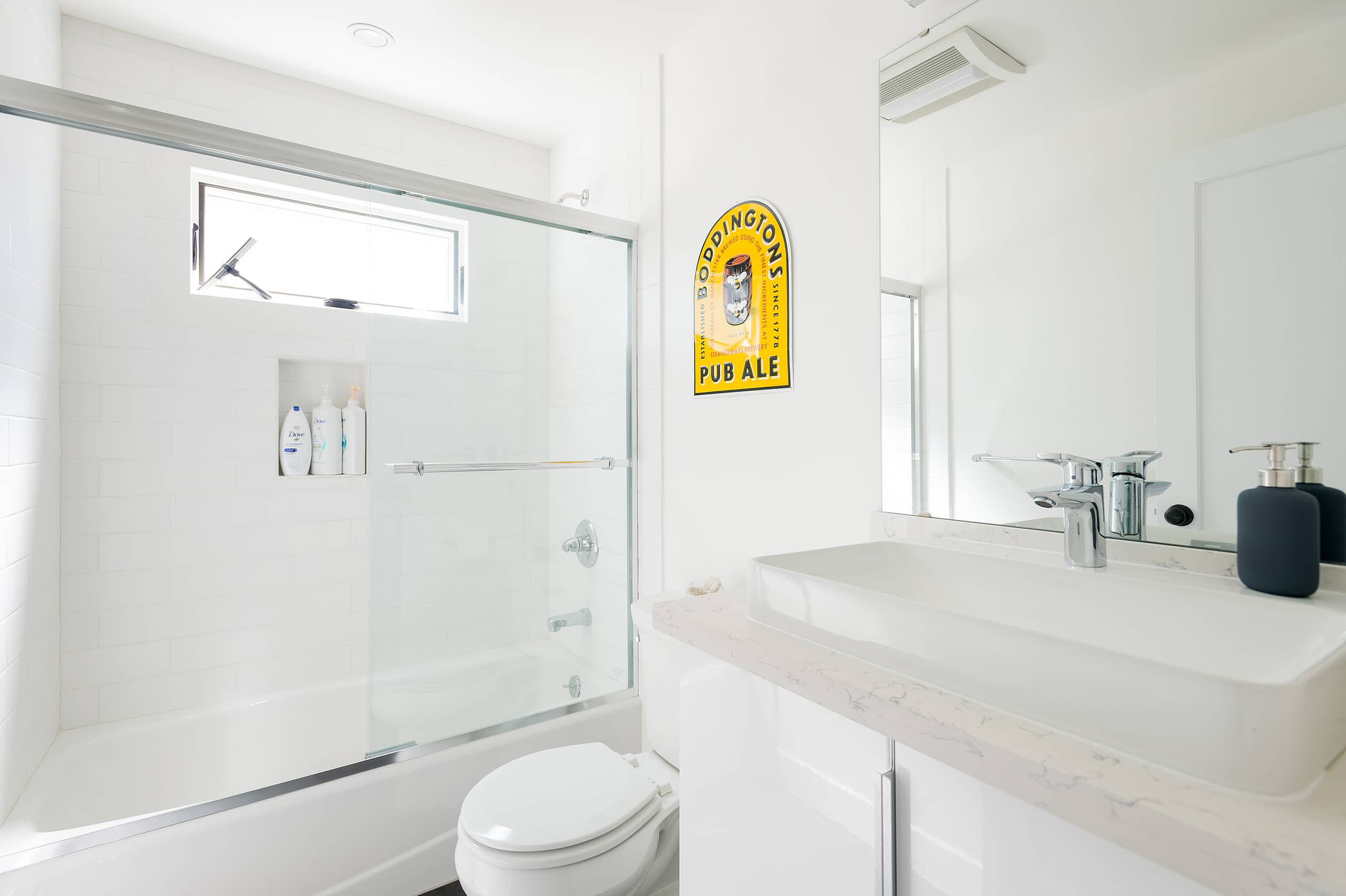 Clean & Private Family Guest Suite near the Beach - Image 17
