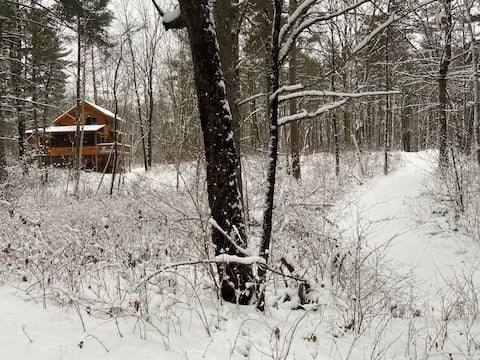 Quiet Sports Oasis-Wooded & Private-Ski In/Ski Out