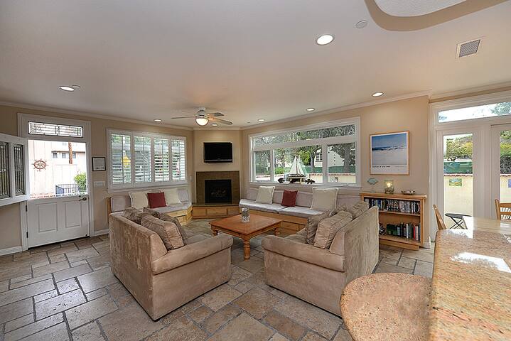 357CL: Most Popular 5bd home in Avalon! gallery image 4