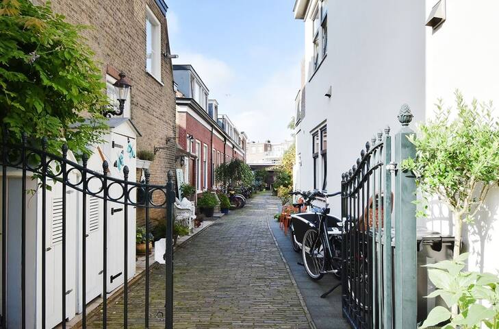 Bright double beach house at Scheveningen (142m2) gallery image 2