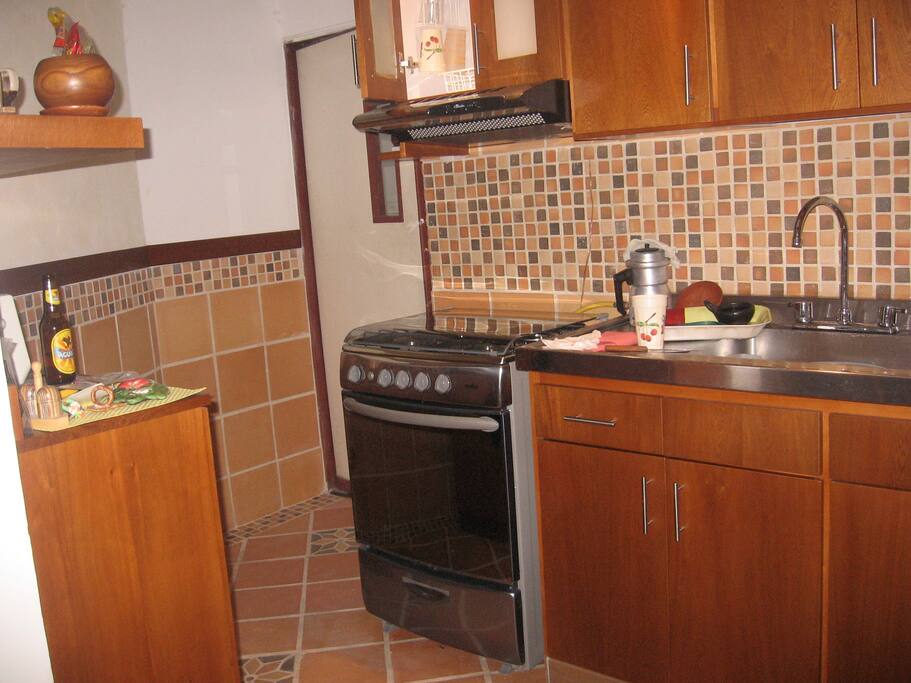 Cocina integral para su autoservicio.