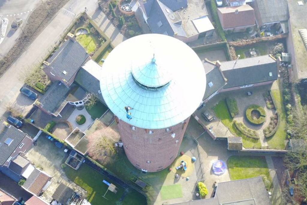 Overzichtsfoto van het watertorencomplex