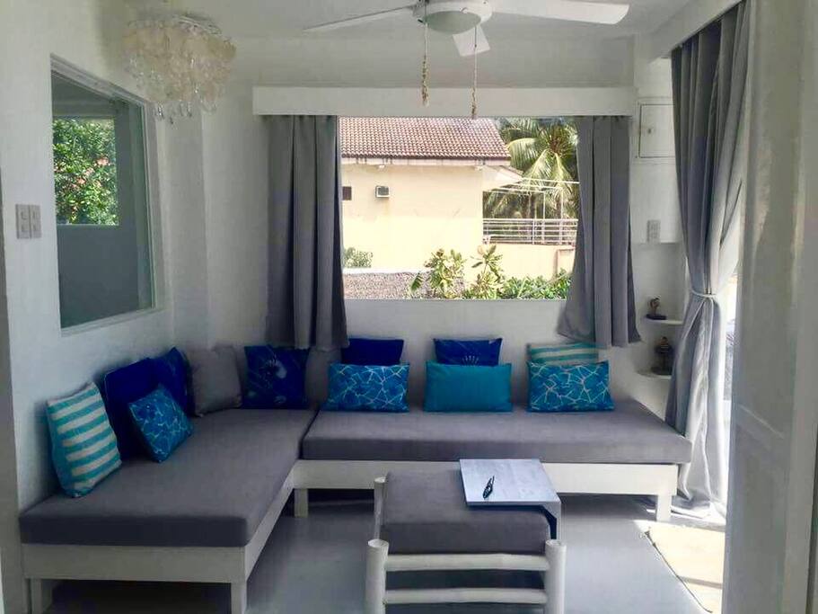 A common area wherein the guests can relax and watch the diniwid beach view