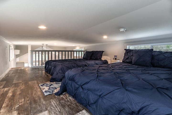loft can sleep 4 comfortable.