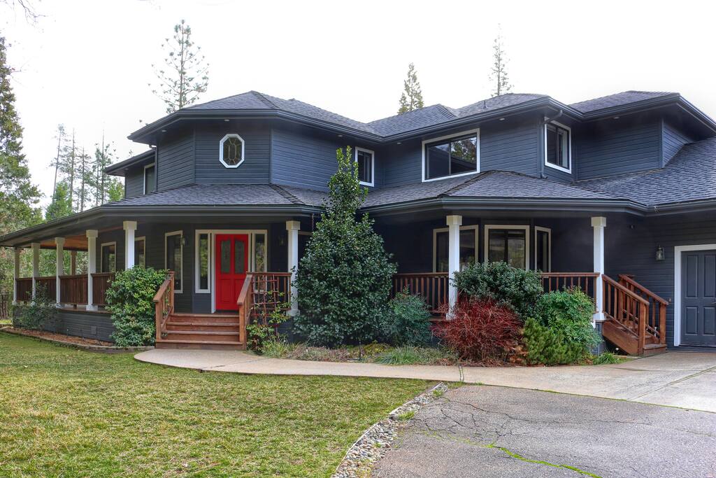 The front of the house. Wheel chair accessible in the rear.