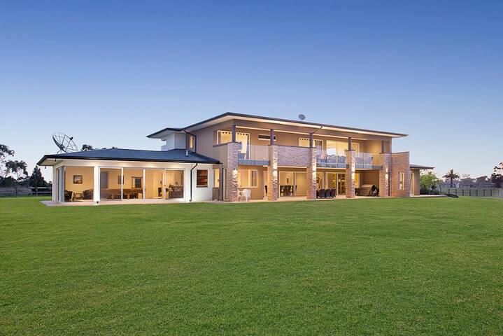 JOLONG PARK-Lakeview Private club house gallery image 4