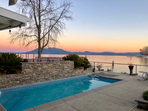 Lakefront family retreat!