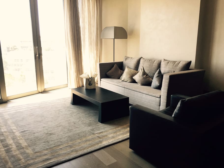 Şik salondan bir goruntu - The view of the living room