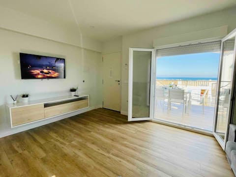 Modern apartment with direct access to the sea
