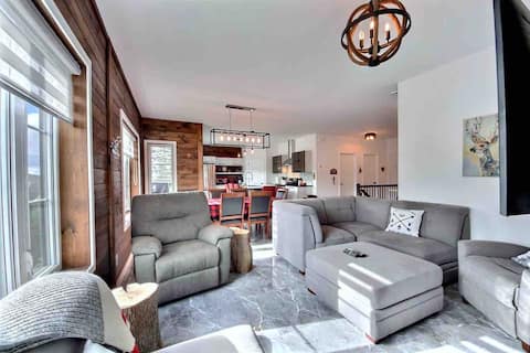 Successful Airbnb property: Condos Monts-Valin -149, rue du Massif (Valinouët) in Saint David De Falardeau