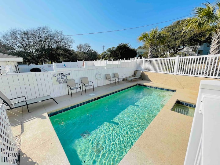 Bright Cozy Duplex Unit With A Pool B