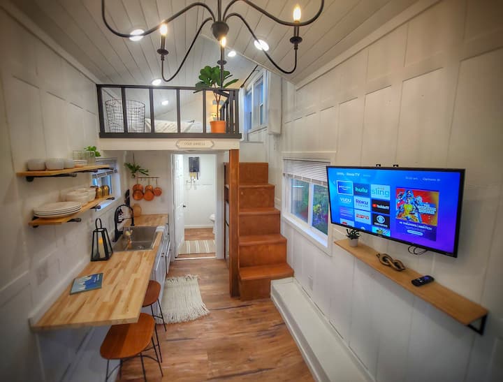 Midnight Sun Tiny Home On 28 Acres 180° Bay View - Homer, AK
