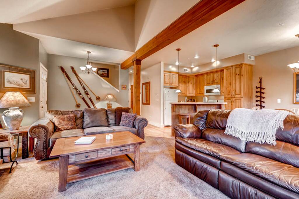 Parkview #2206 Living Area