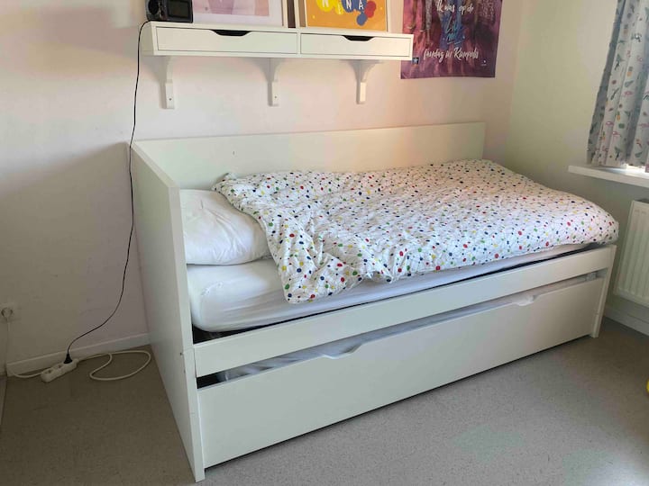 Единечен кревет (широк 80 - 109 см)