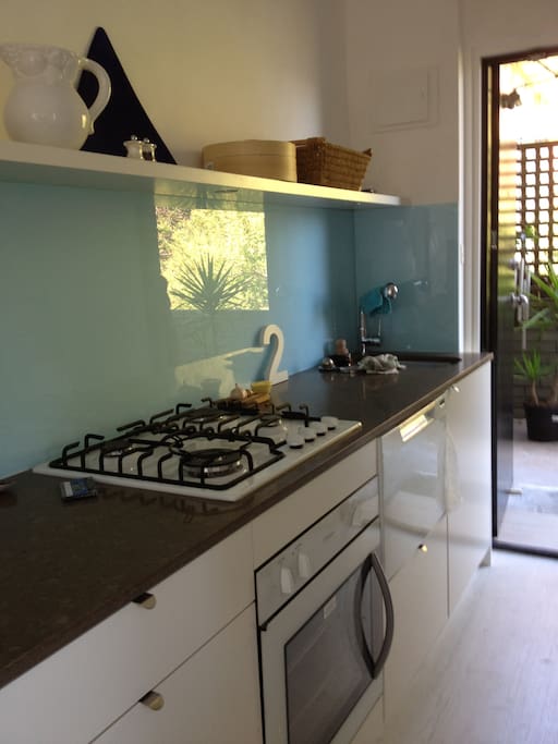 dishwasher,gas cook top,electric oven