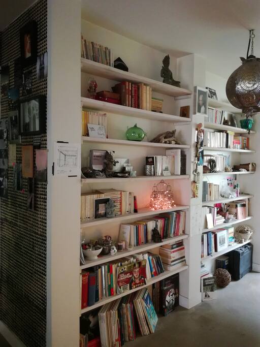 La maison s'ouvre par un couloir...