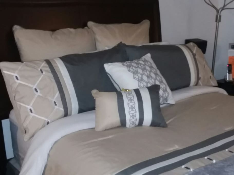 The linens are new. There are 8 pillows. And the sheets are flannel.