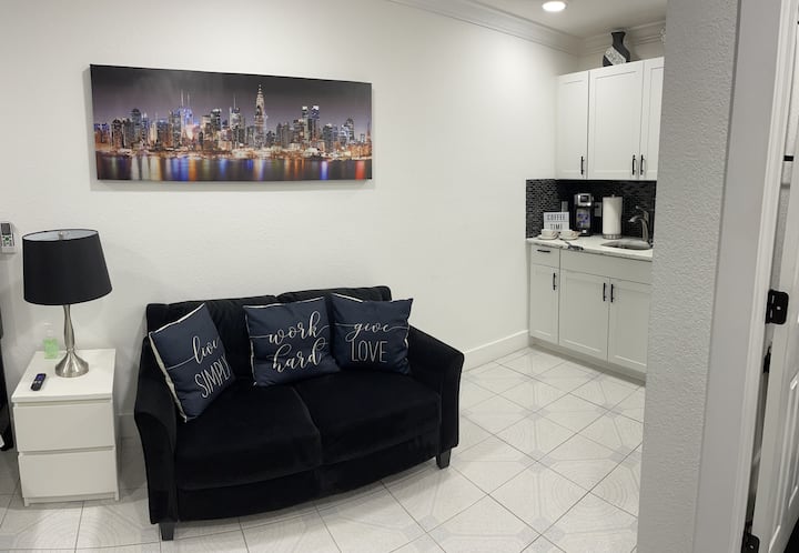 Lovely Cozy Guest Studio - Tampa, FL