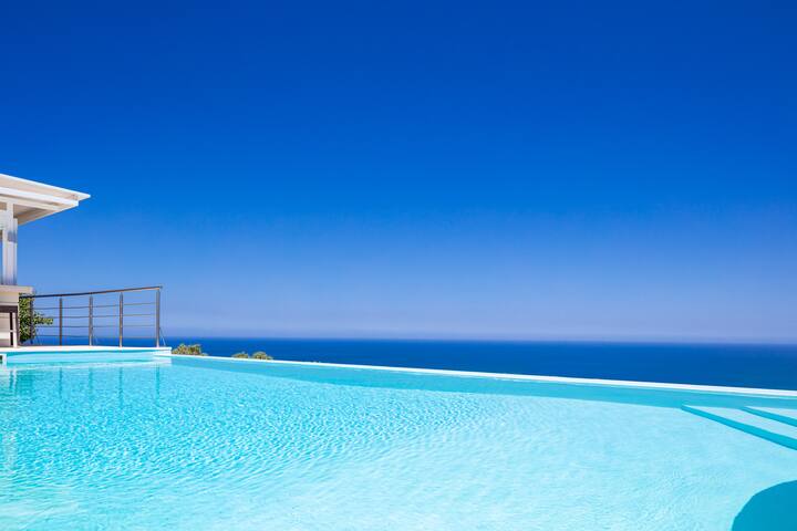 Hilltop villa with full facilities&scenic views gallery image 4