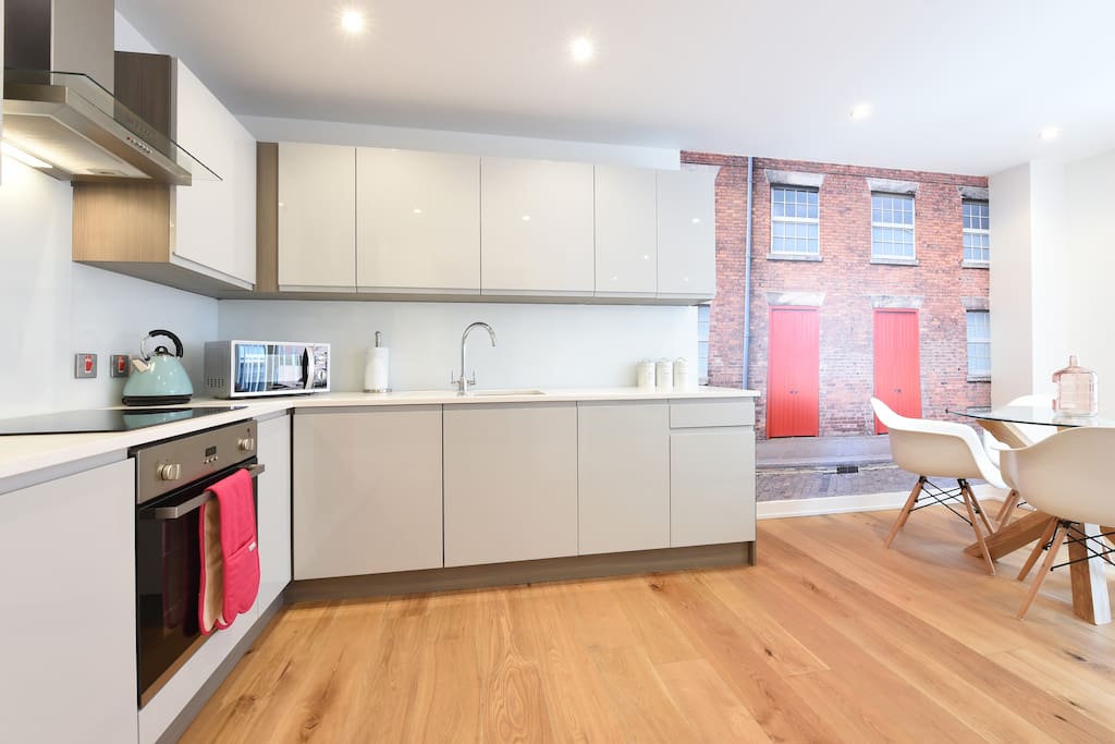 Fully fitted with all the mod cons including a washer & dryer