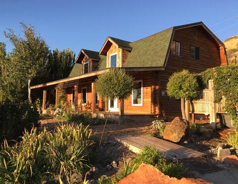 The Croas Nest on the River w/ Geothermal HotTub!