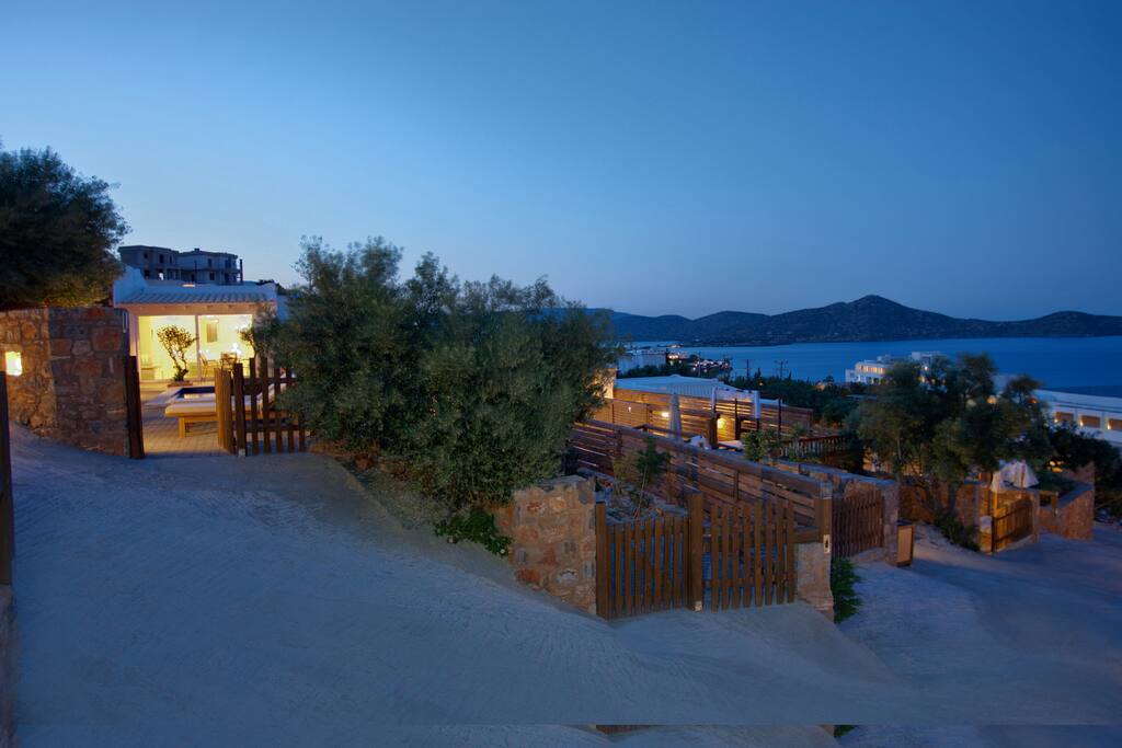 External view of the Suites