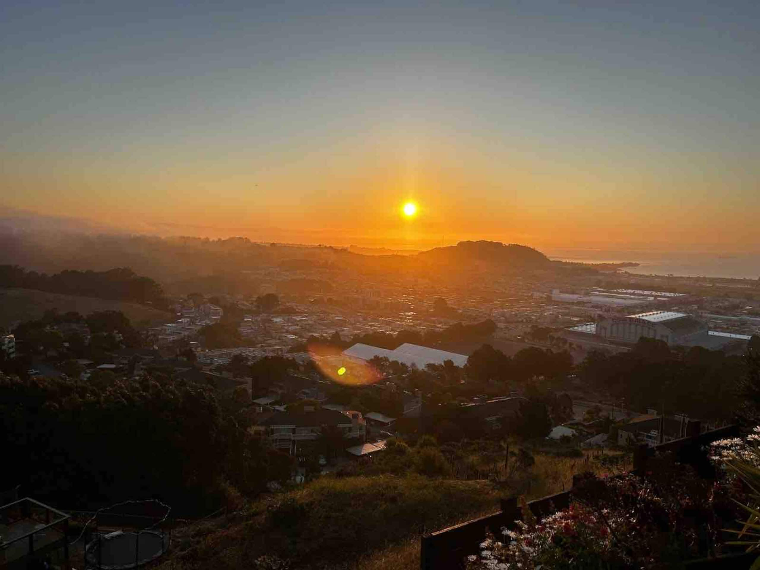 Home in Daly City · ★4.67 · 2 bedrooms · 2 beds · 1 bath - Image 13