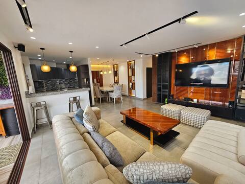 Luxurious P.H. with private Jacuzzi
