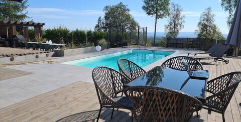 Lovely house, 290m2, swimmingpool and jacuzzi.