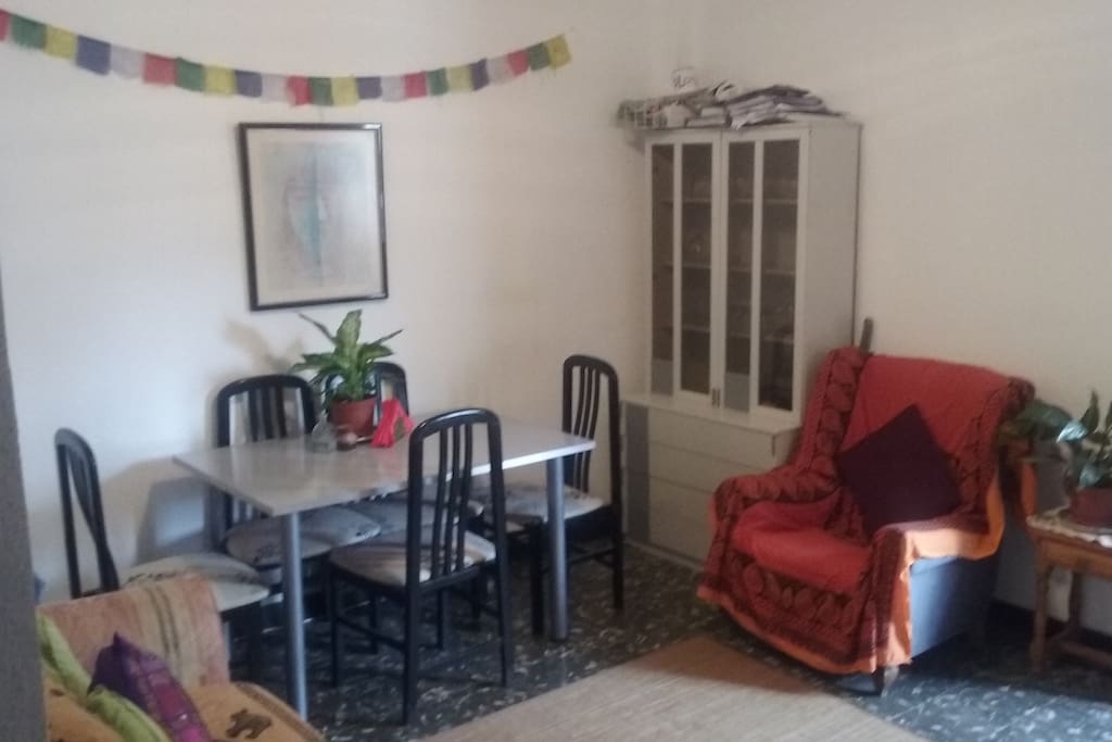 Living room/dining area