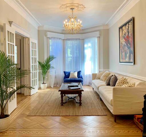 House of Oyo – A Historic Brownstone Mansion gallery image 4