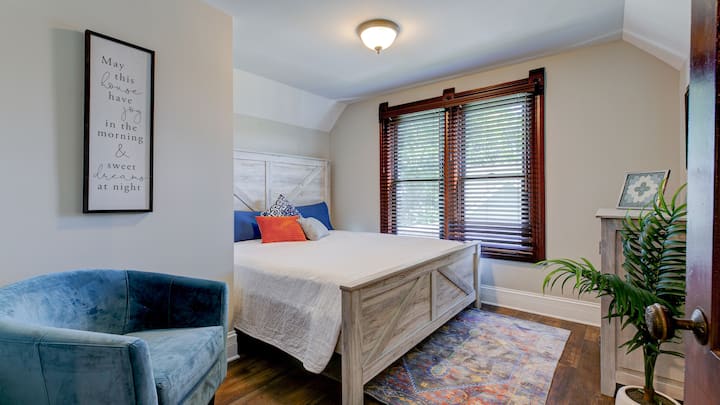 Chumba cha kulala cha Malkia cha ghorofani