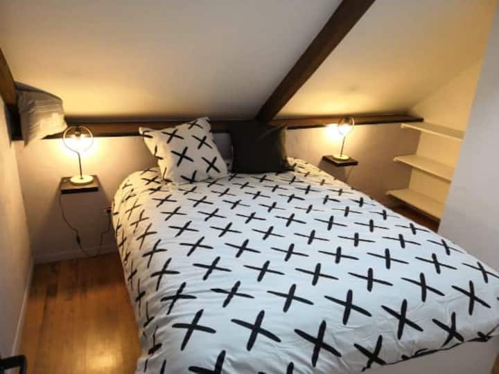 2 ° camera da letto( di circa 9m2) con un letto matrimoniale