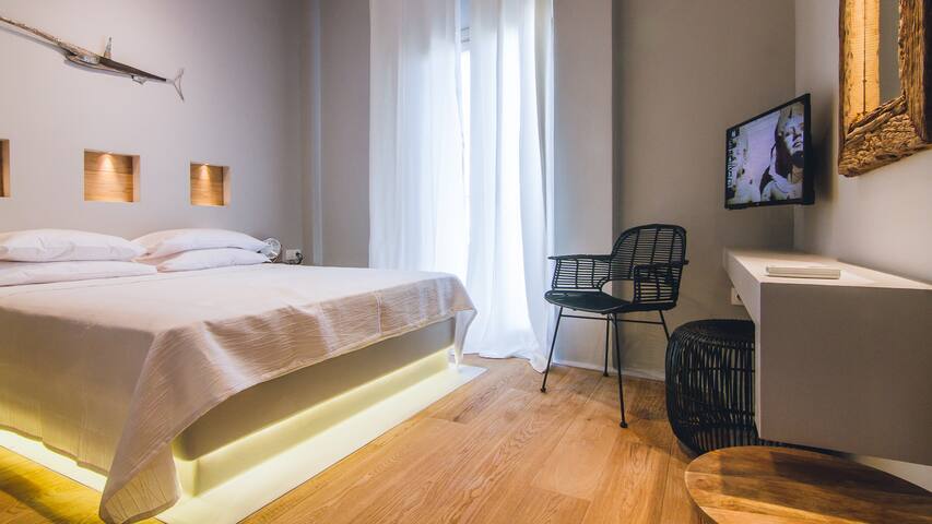 Senior-Acropolis Luxury 3-Bdr Apt./Outdoor Jacuzzi gallery image 5