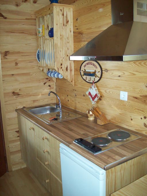 Kichinette avec plaque cuisinière electrique