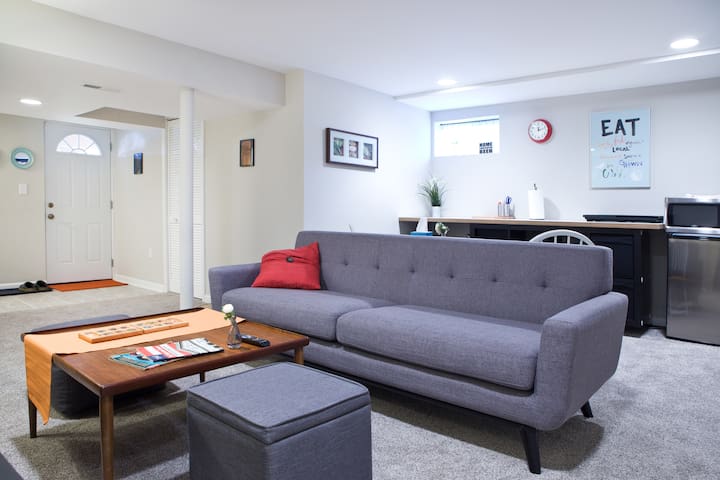 Spacious Private 2 BR Apartment, Close to DC-Metro