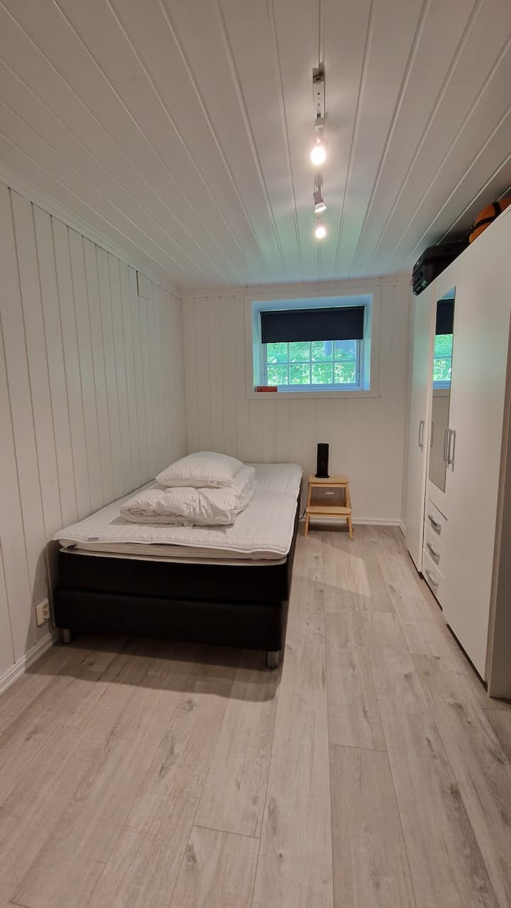 Dormitorio 2. Cama doble (120 cm de ancho). 