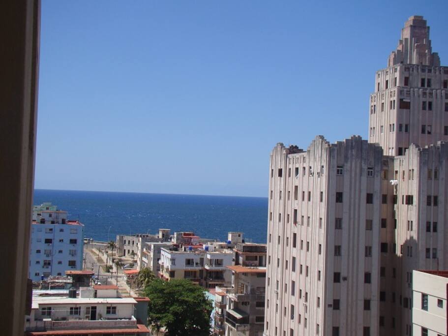 Vista lateral del mar desde la cocina