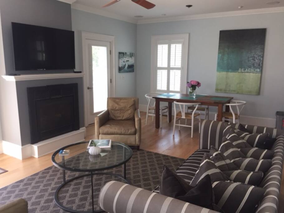 1st floor living room/dining room