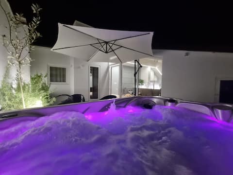 Luxe Penthouse Heated Jacuzzi Ping Pong & BBQ