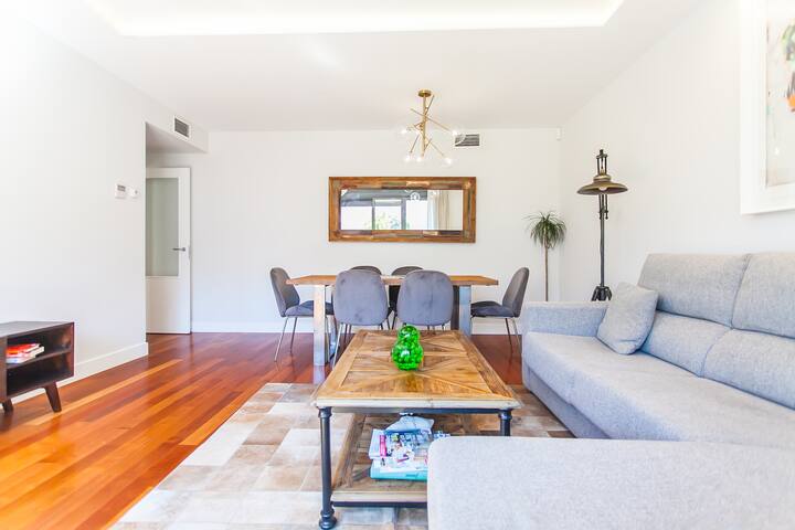 IFEMA apt. w/ gym, pool, parking, terrace, doorman