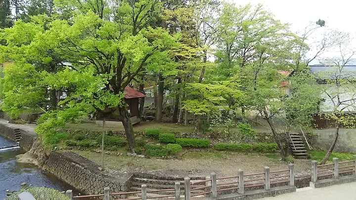 TAKANOYU-Hanare , Historical garden in the window!